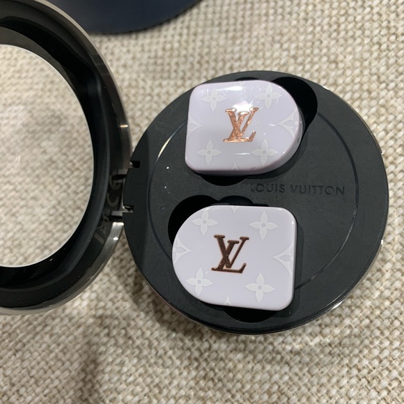 Louis Vuitton Horizon Ear Buds - Picture 3 of 11